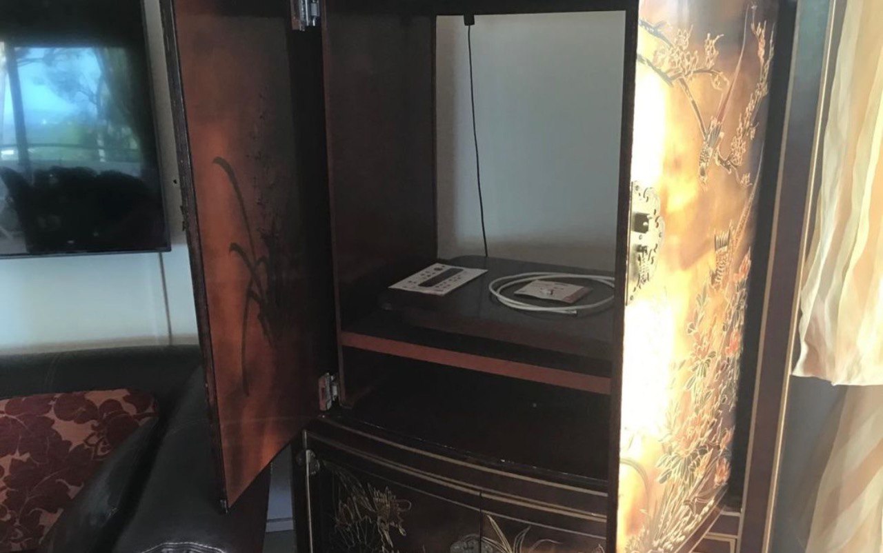 Шкаф в стиле шинуазри