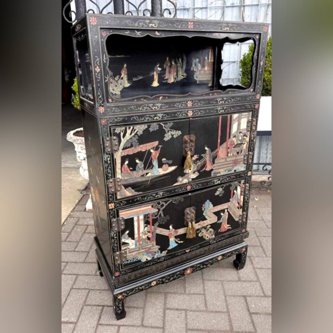 Шкаф в стиле шинуазри