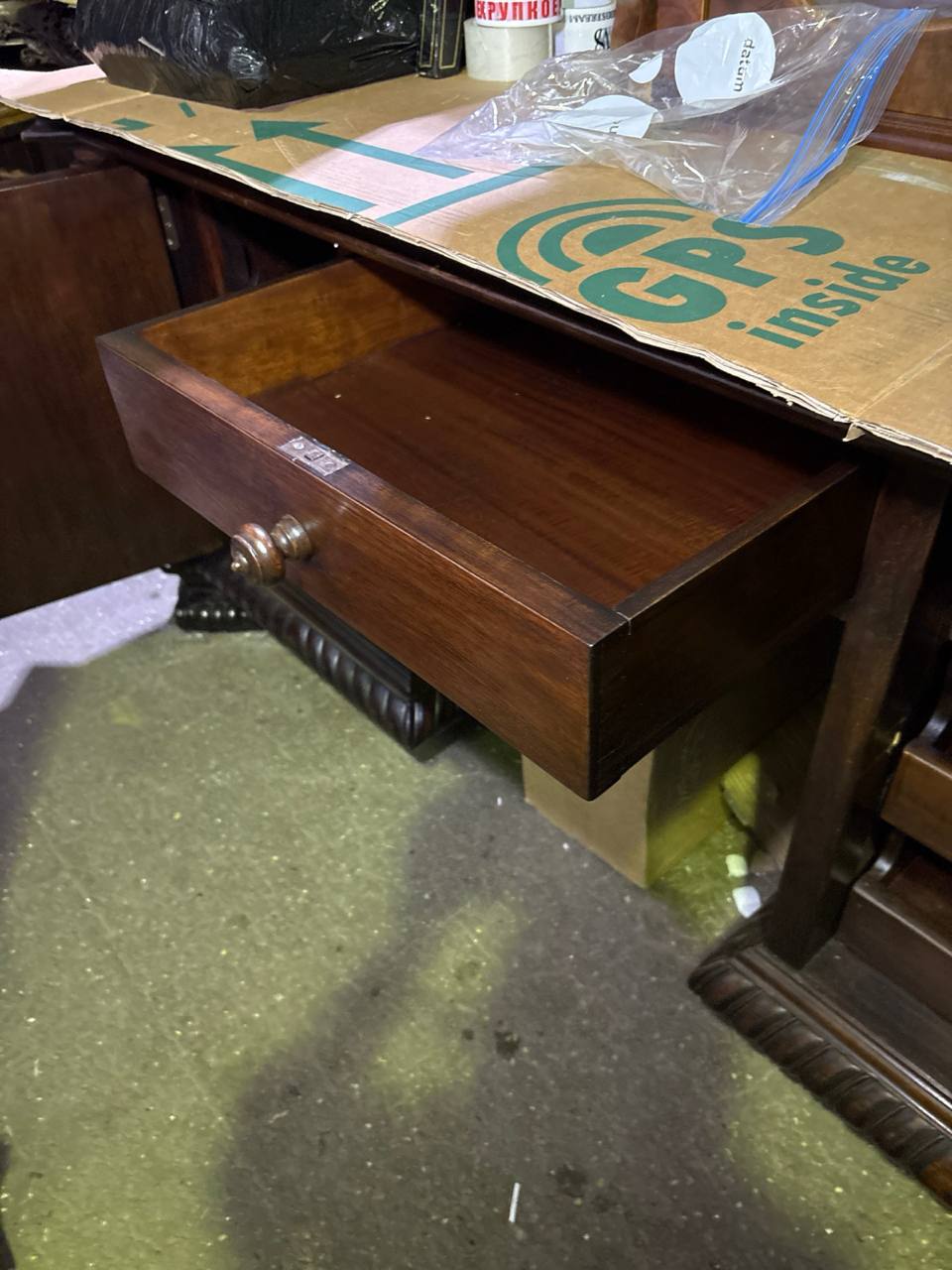 Комплект кабинетный: стол письменный и кресло в стиле ренессанс