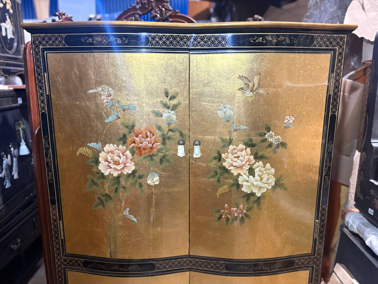 Шкаф в стиле шинуазри