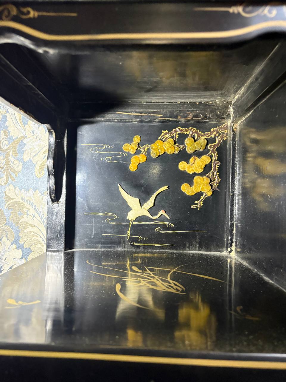 Тумба в стиле шинуазри