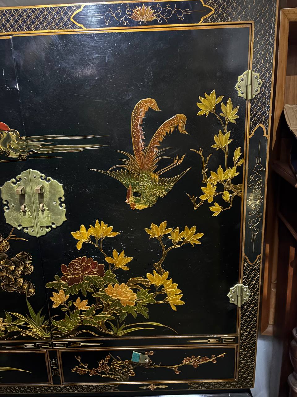 Шкаф в стиле шинуазри