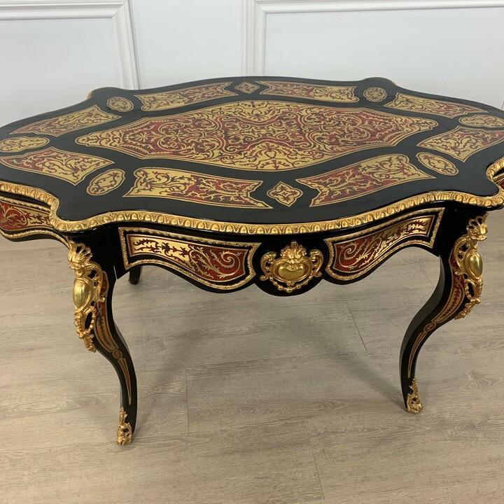 Стол в стиле Буль