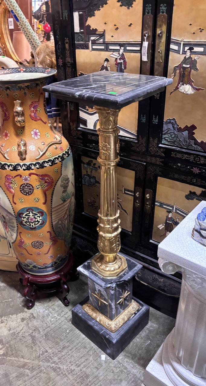 Постамент/подставка/колонна в стиле Людовика XVI