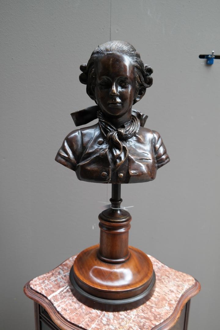 Бюст бронзовый