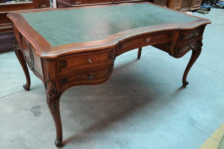 Стол письменный в стиле Людовика XV