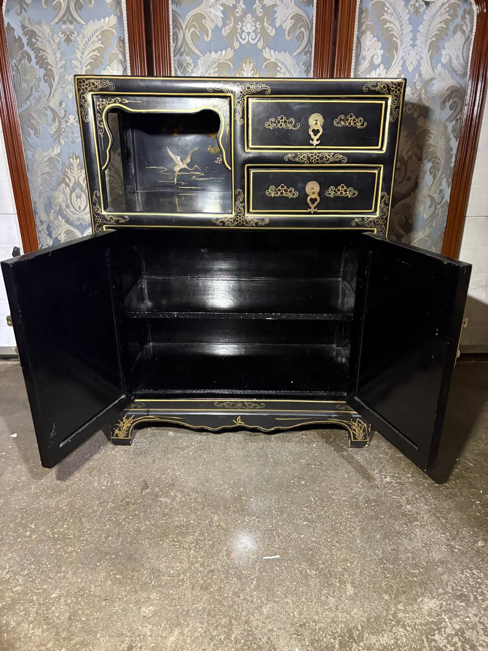 Тумба в стиле шинуазри