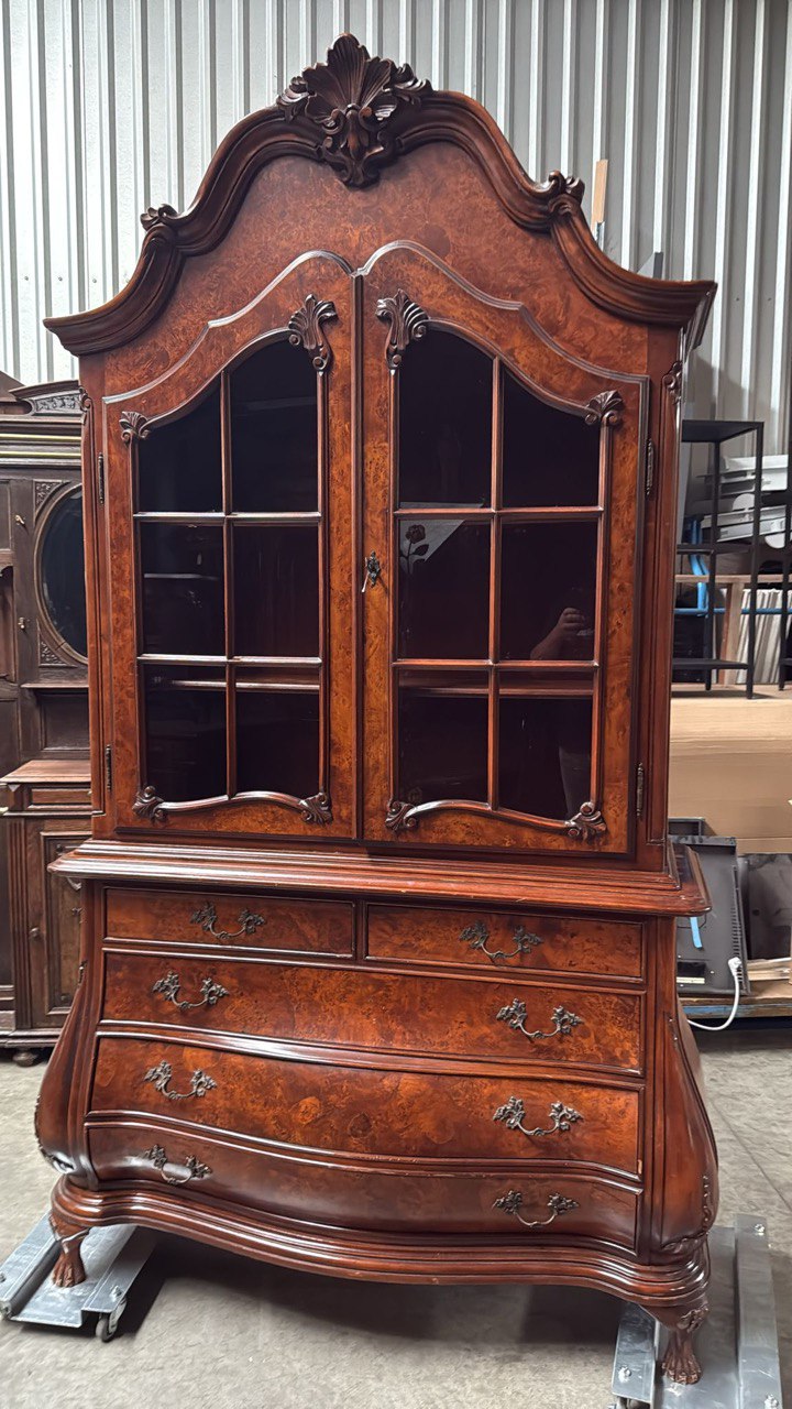 Витрина в стиле Чиппендейл