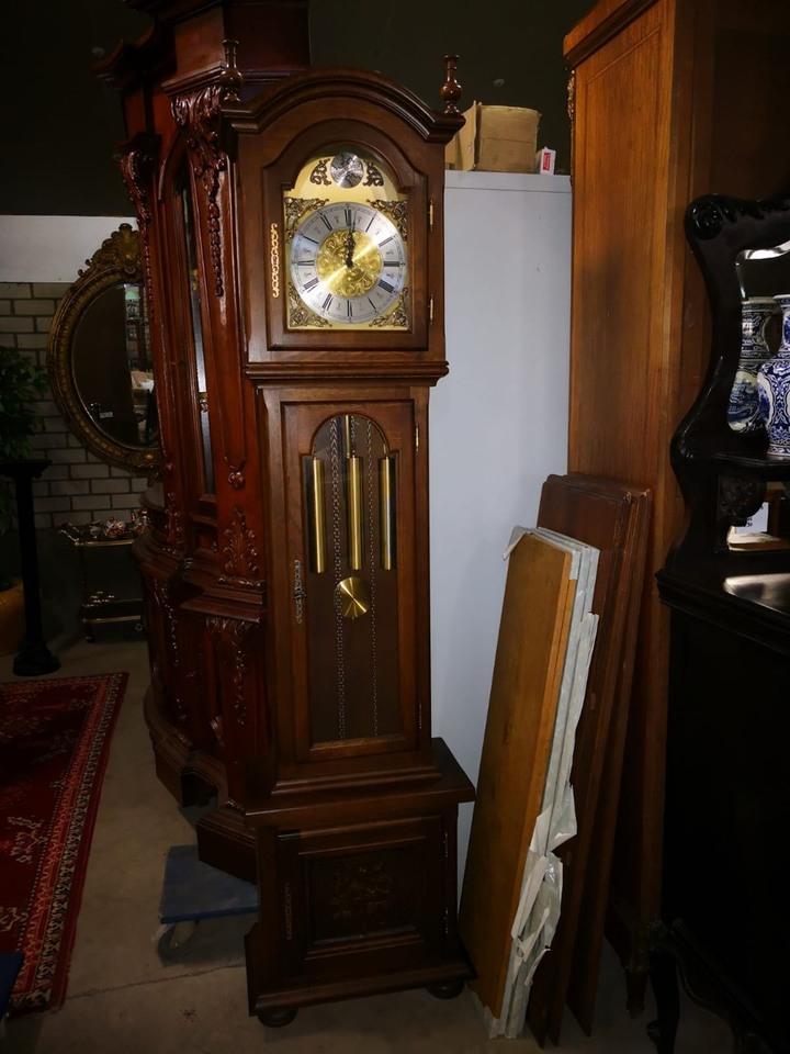 Часы напольные старинные