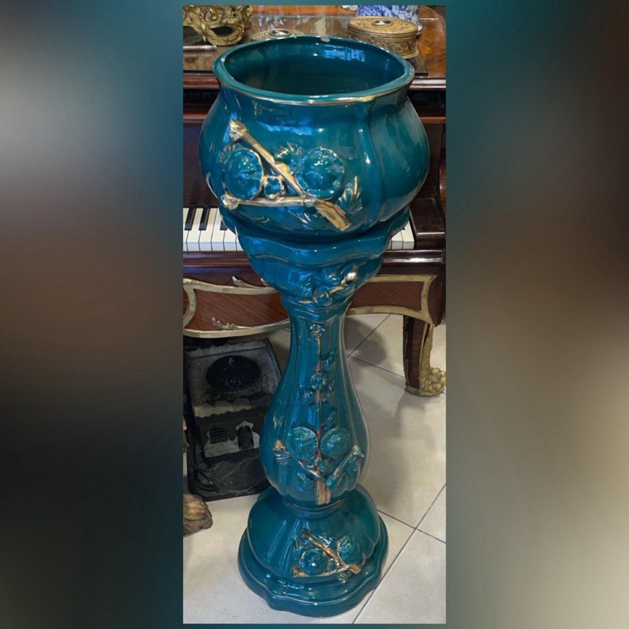 Кашпо/Вазон на постаменте