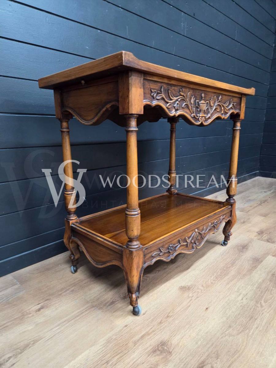 Консоль в стиле ренессанс