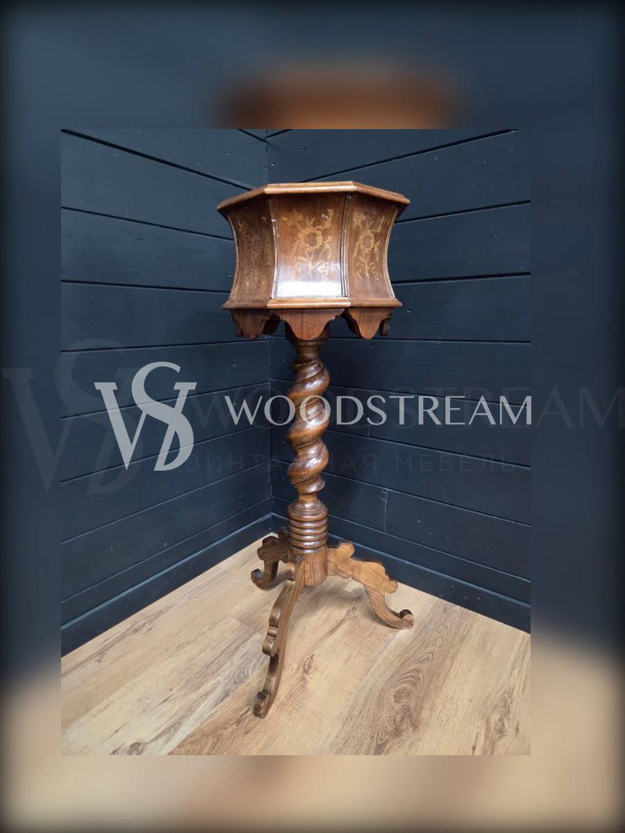 Вазон/Кашпо на подставке