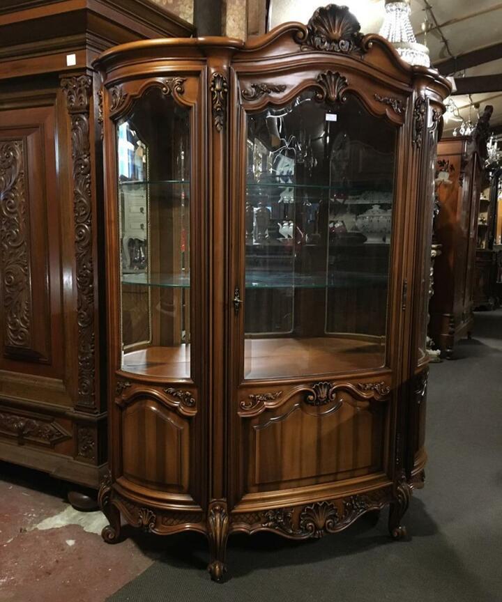 Витрина в стиле барокко