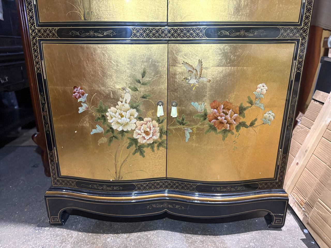 Шкаф в стиле шинуазри