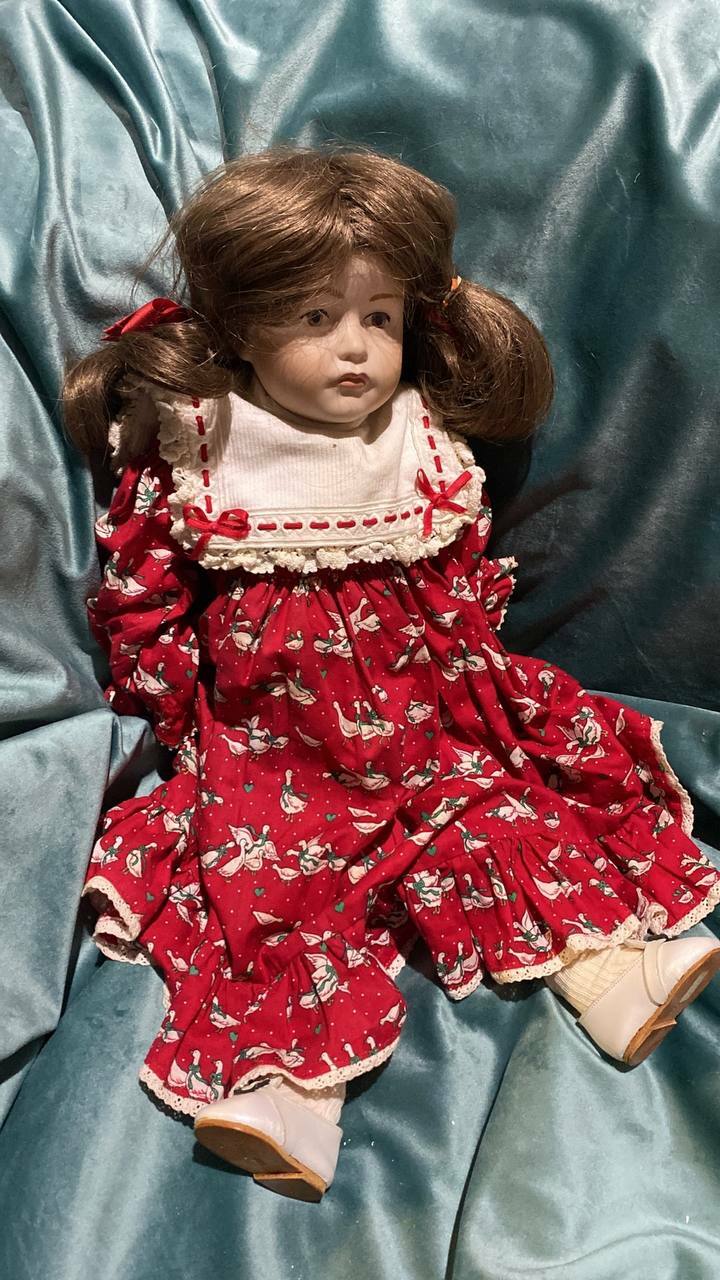 Кукла фарфоровая винтажная