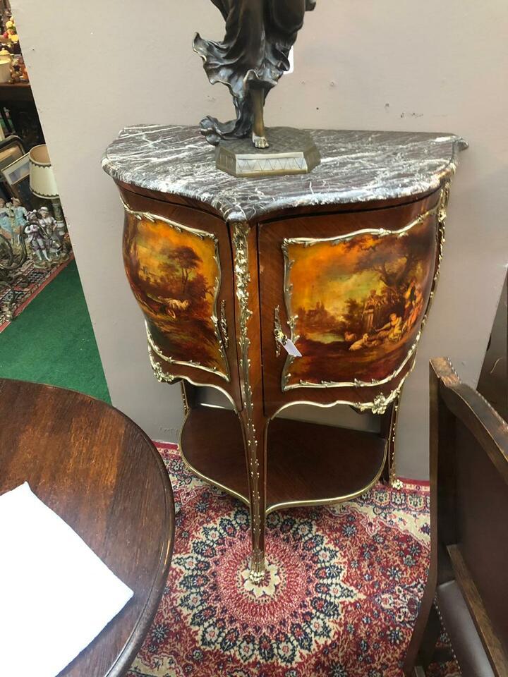 Тумба в стиле Людовика XV