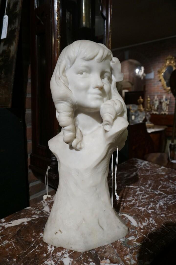 Бюст старинный