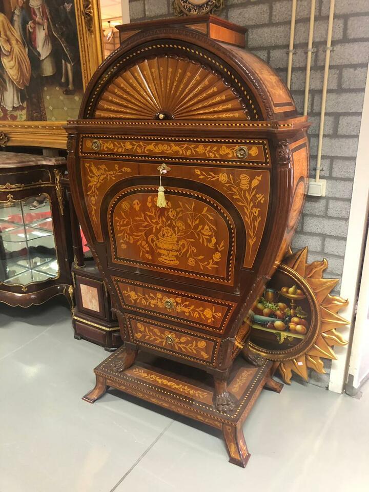 Шкаф/секретер с маркетри