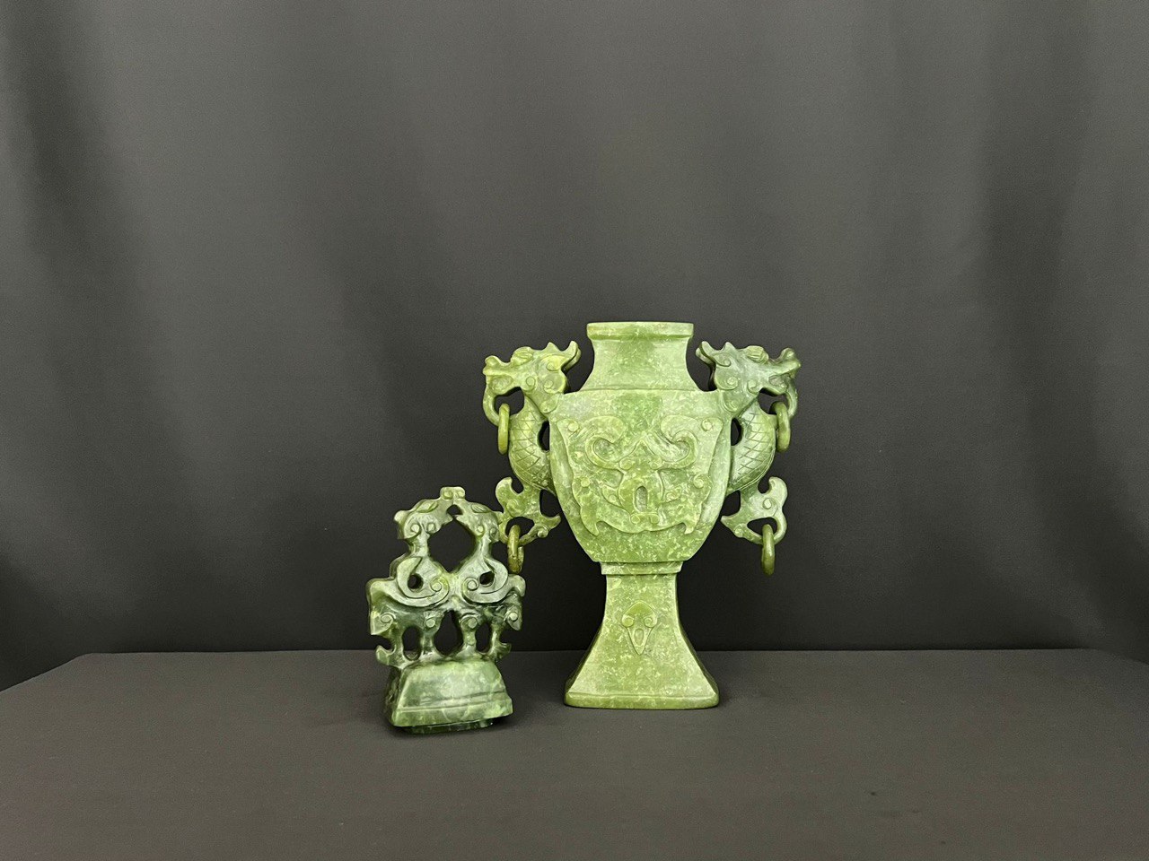 Ваза с крышкой/Парфюмерница с драконами в восточном стиле