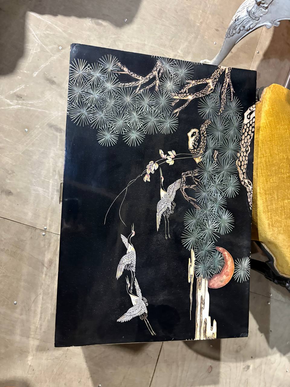 Сундук в стиле шинуазри