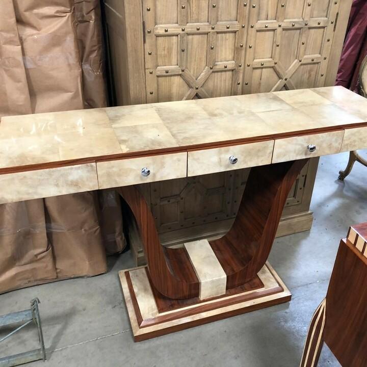 Консоль в стиле ар деко