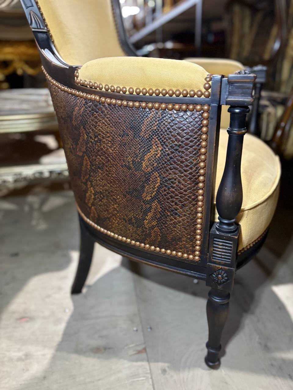 Кресло в стиле Людовика XVI