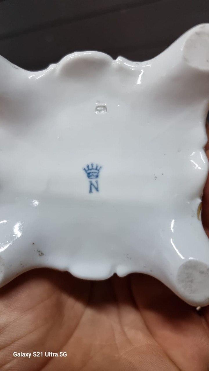 Подсвечник с путти от Каподимонте