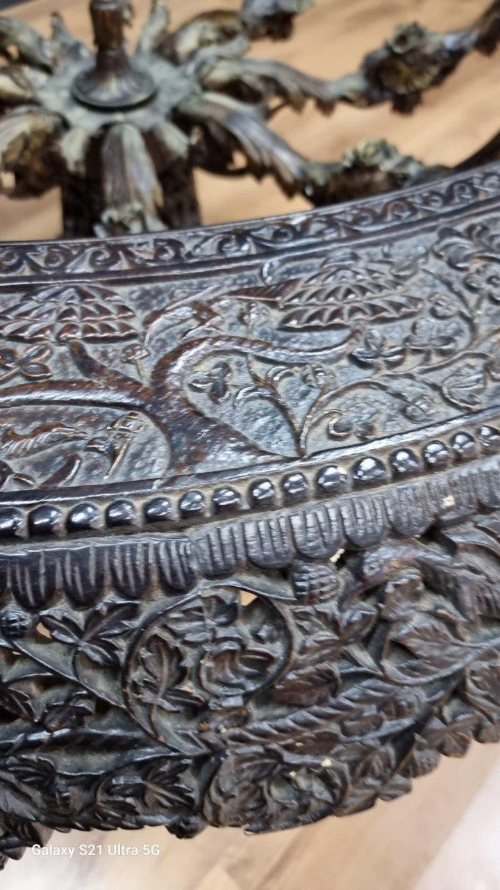 Стол в англо-индийском стиле