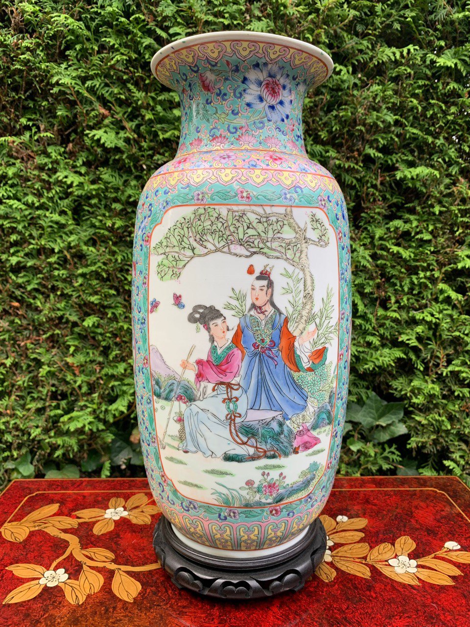 Ваза в стиле шинуазри