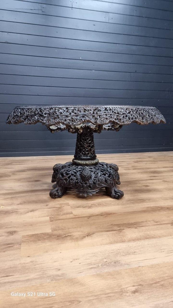 Стол в англо-индийском стиле