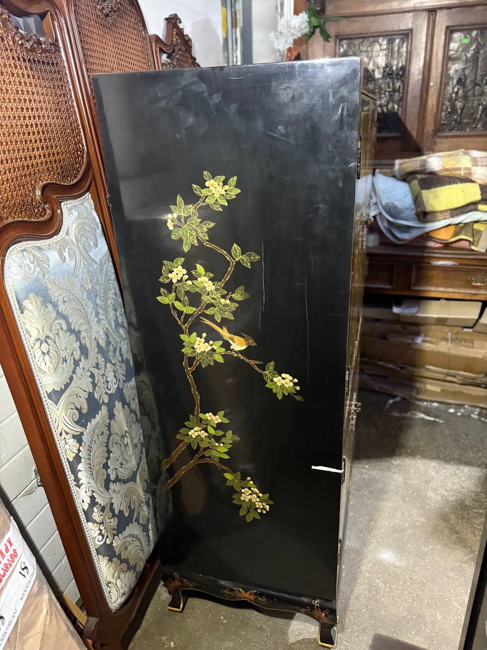 Шкаф в стиле шинуазри