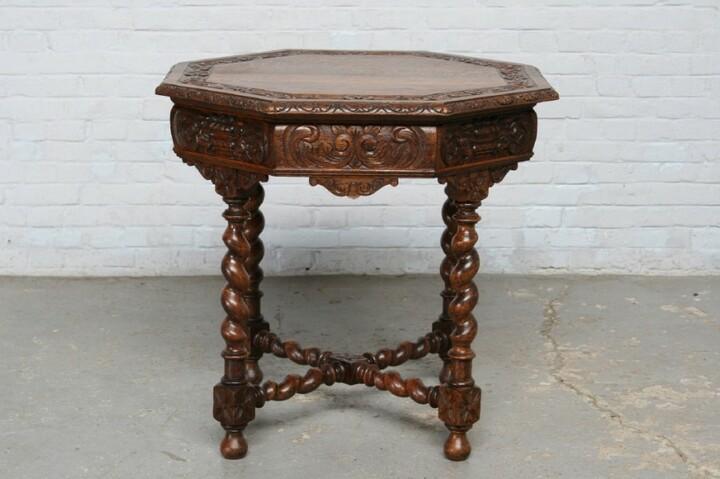 Столик консольный в стиле ренессанс