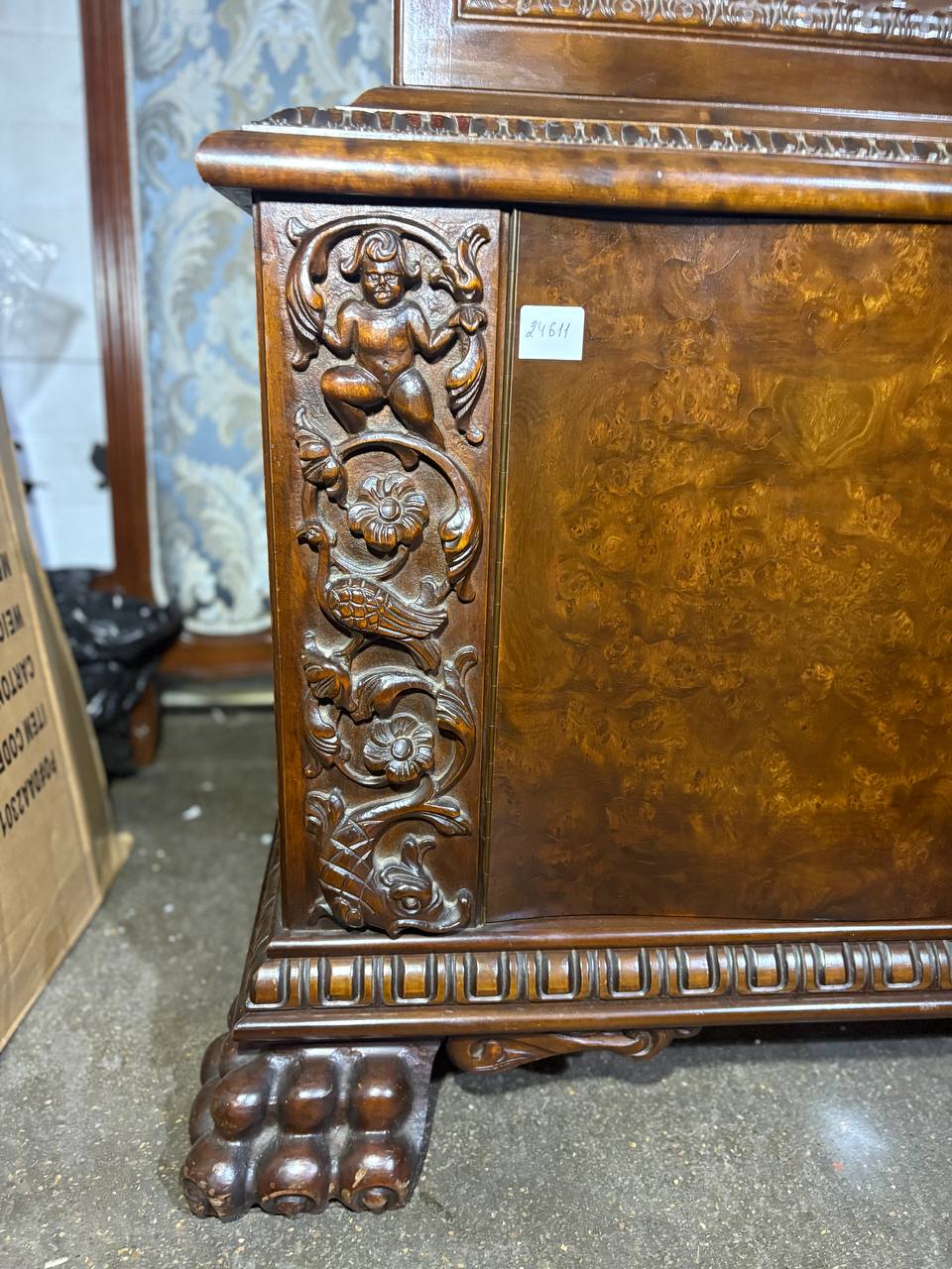 Шкаф/Витрина в стиле немецкого ренессанса