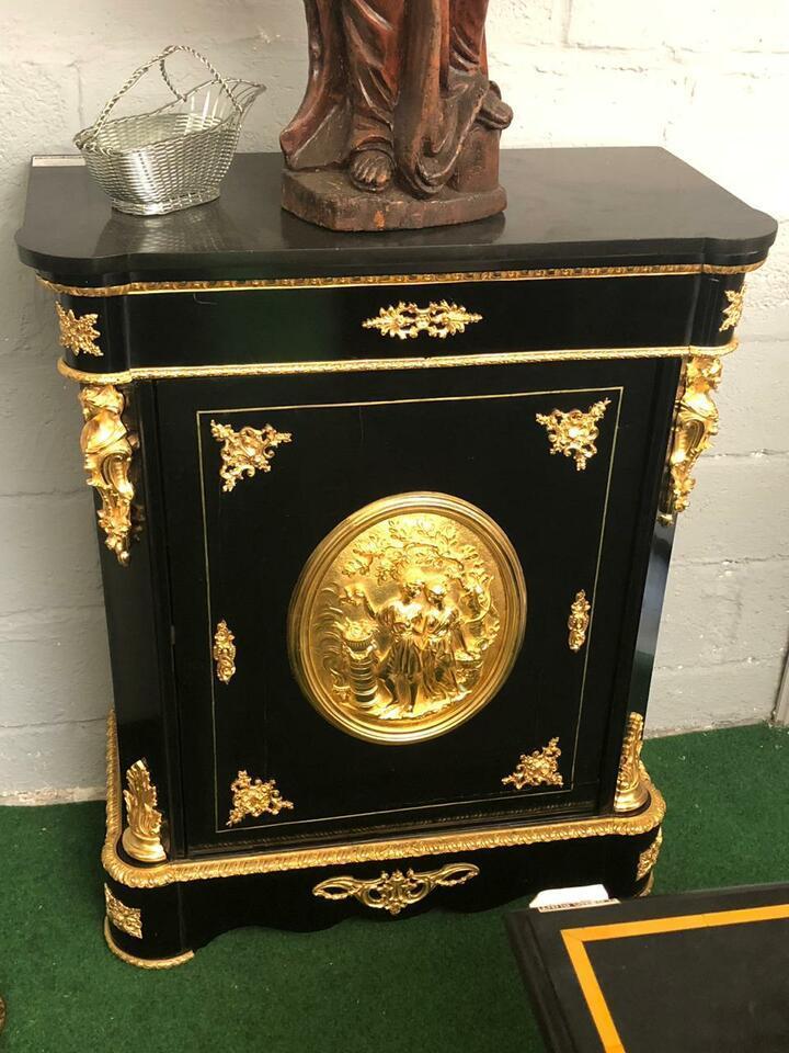 Комод в стиле Наполеона III