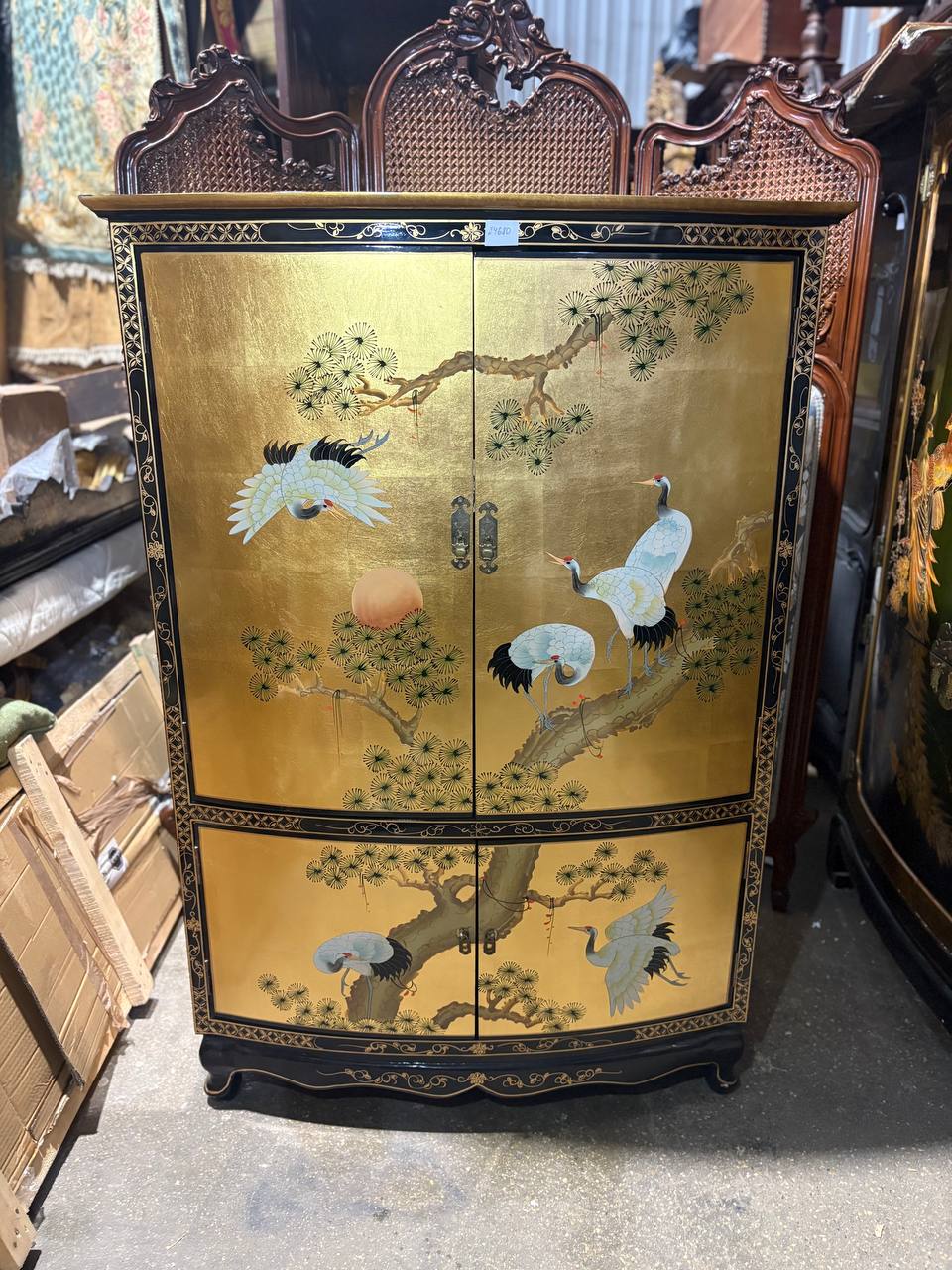Шкаф в стиле шинуазри