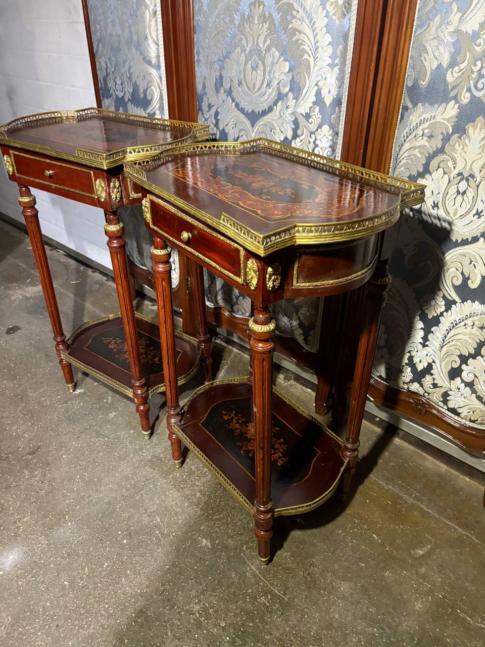 Стол консольный в стиле Людовика XVI 2 штуки