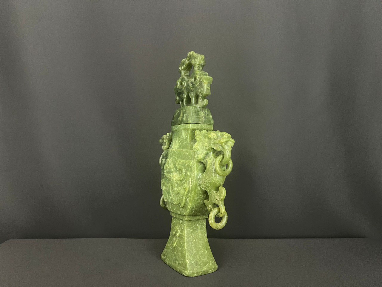 Ваза с крышкой/Парфюмерница с драконами в восточном стиле