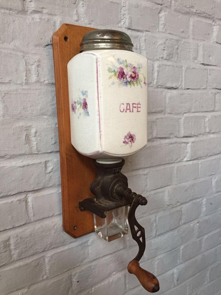 Кофемолка старинная