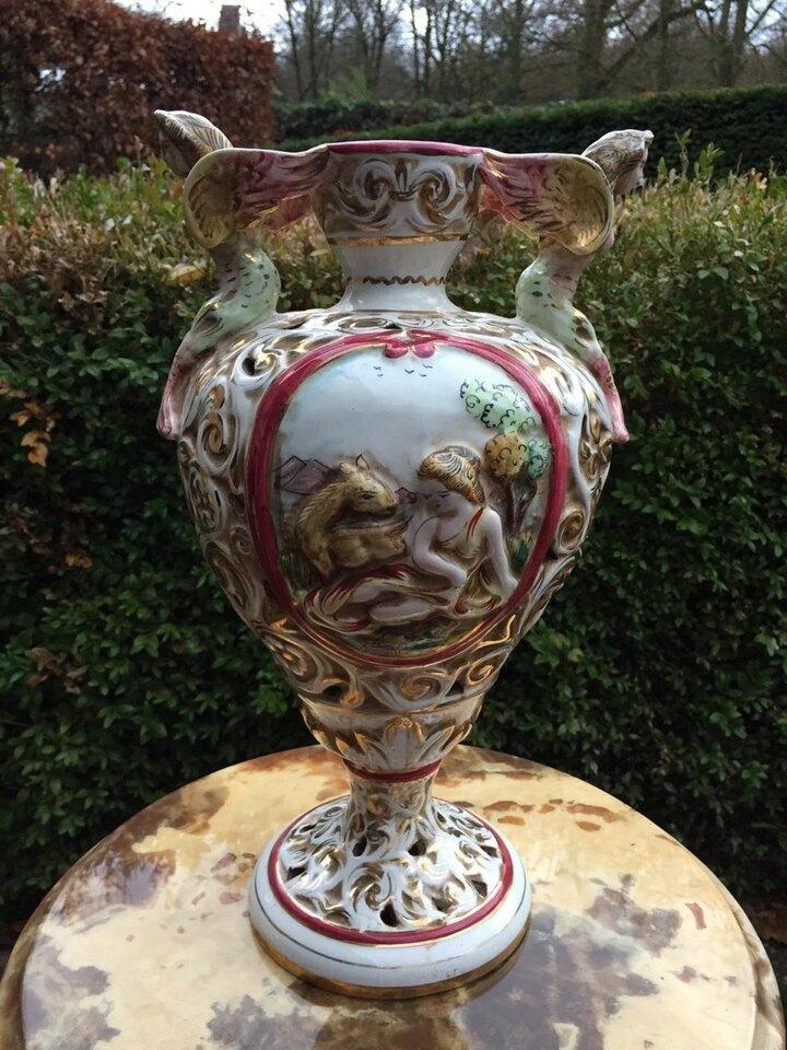 Ваза фарфоровая Каподимонте