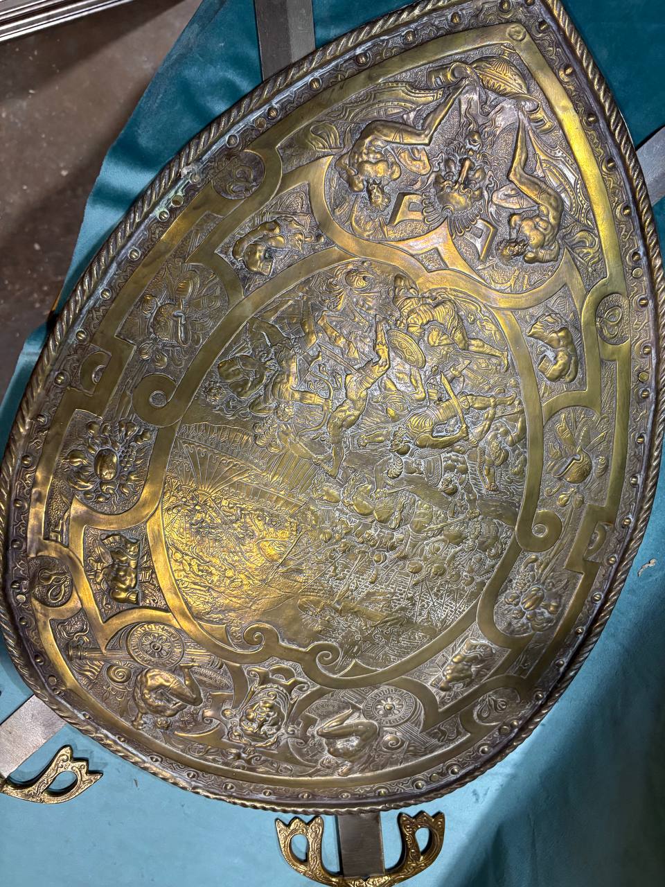 Декоративный элемент/Щит и Меч