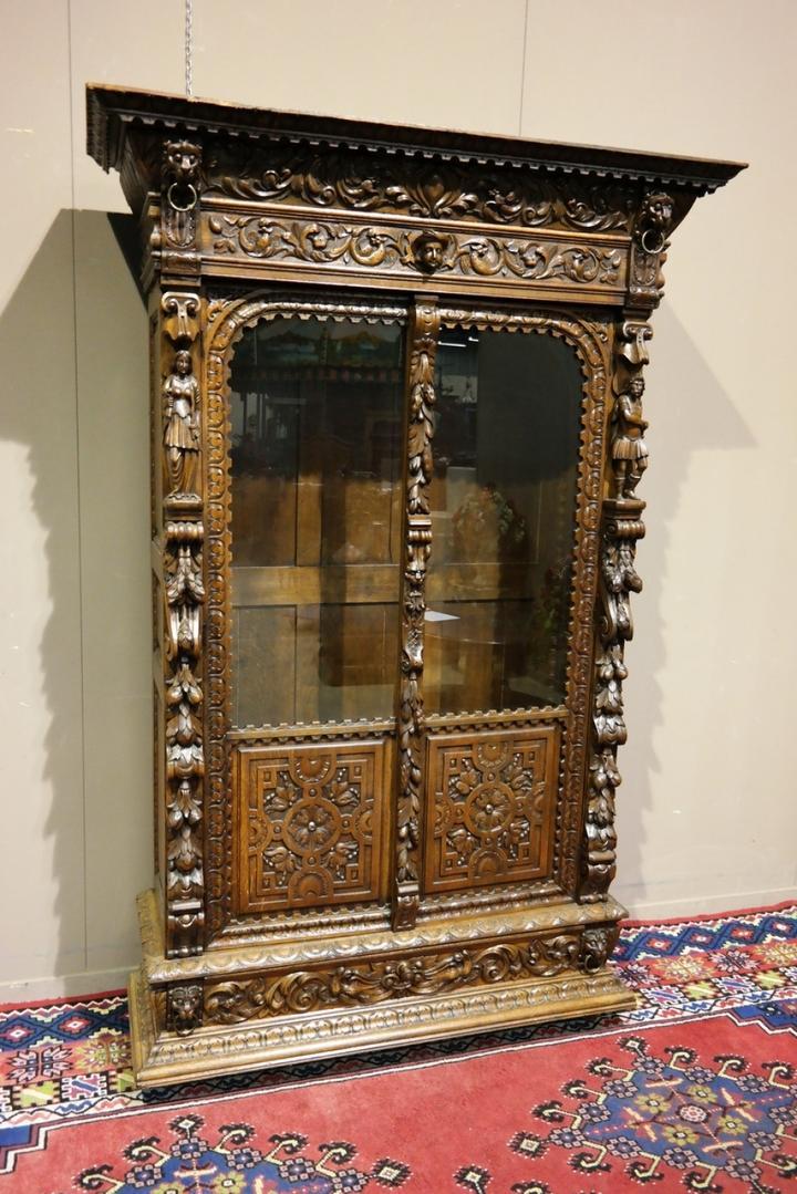 Шкаф в стиле ренессанс