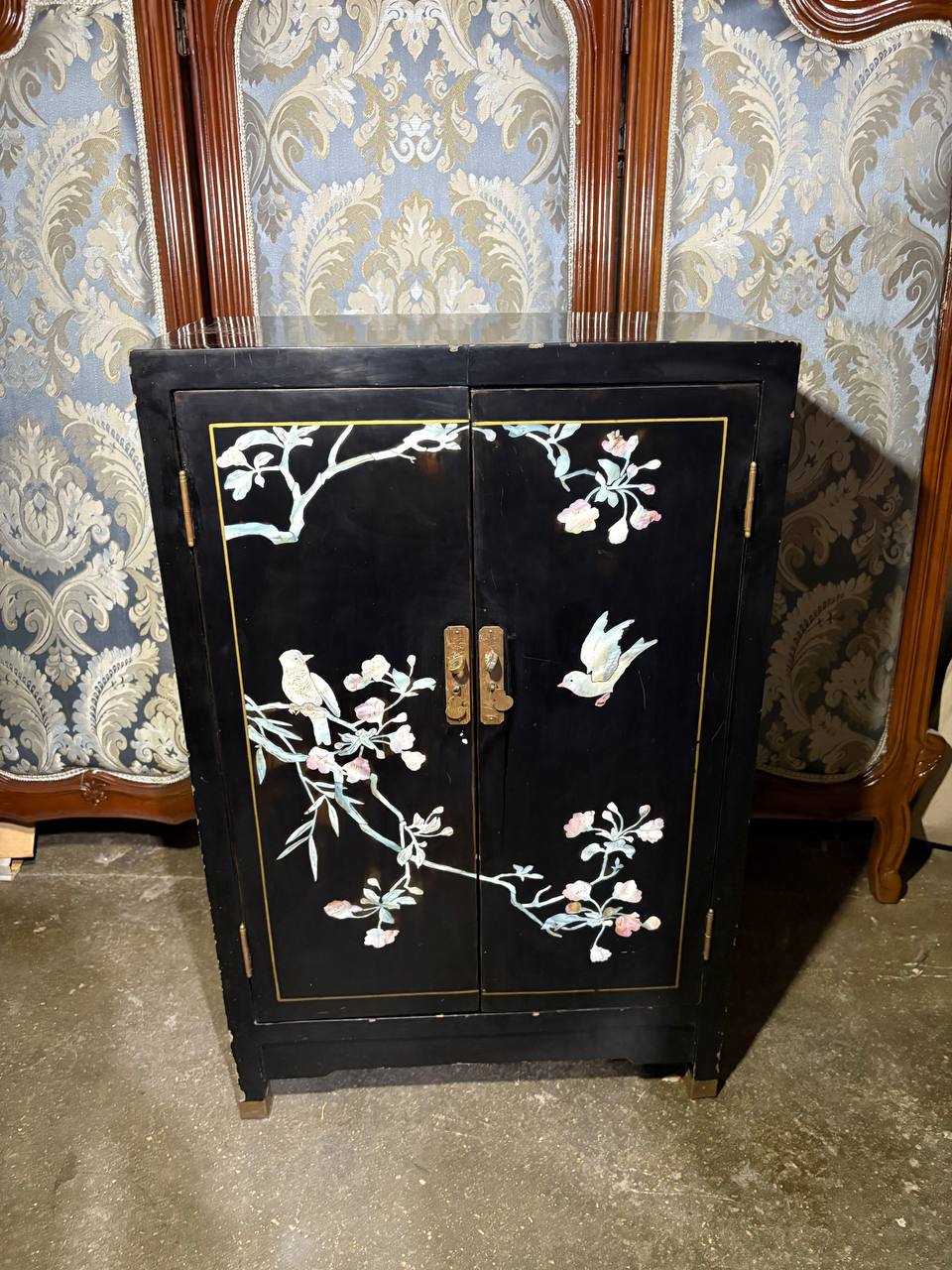 Тумба в стиле шинуазри