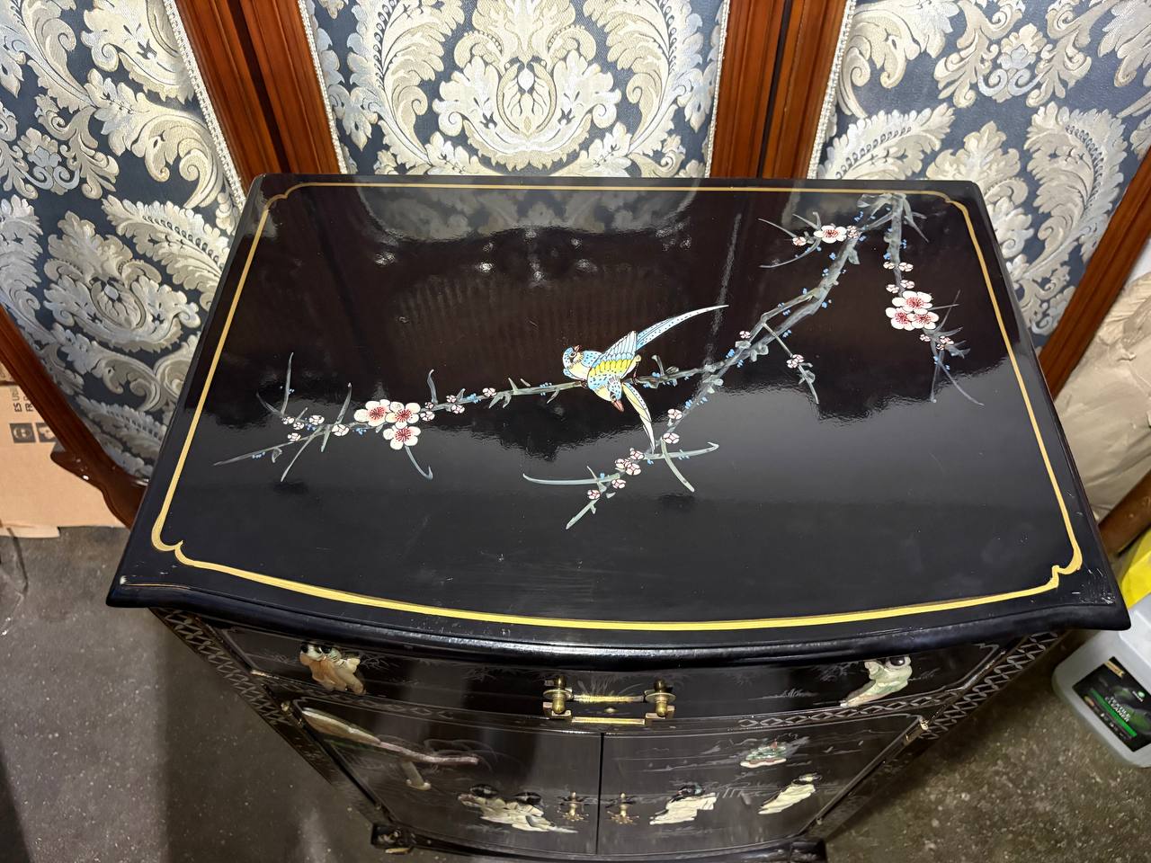 Тумба в стиле шинуазри