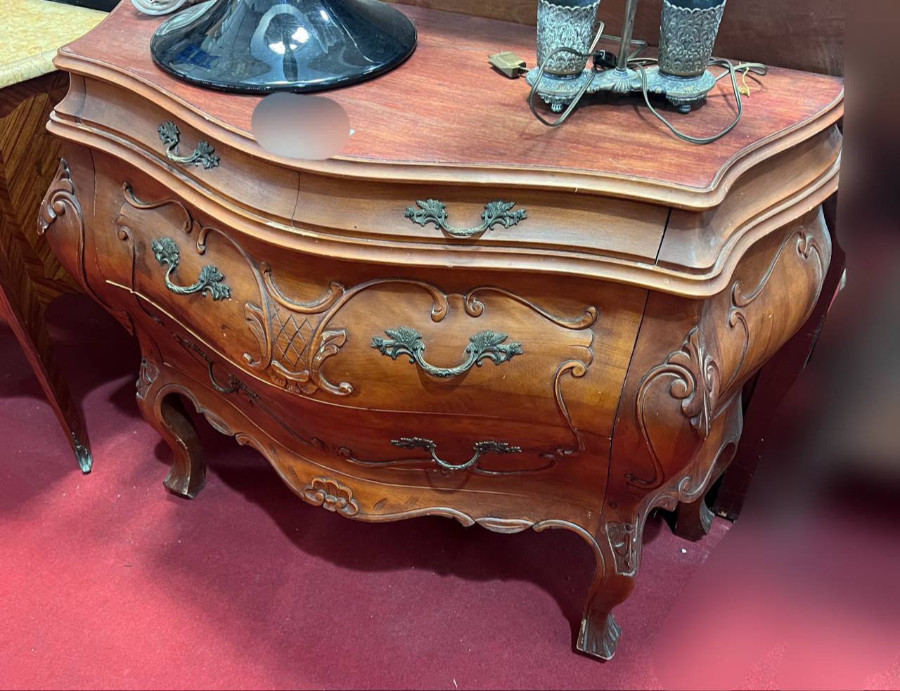 Комод бомбе в стиле барокко