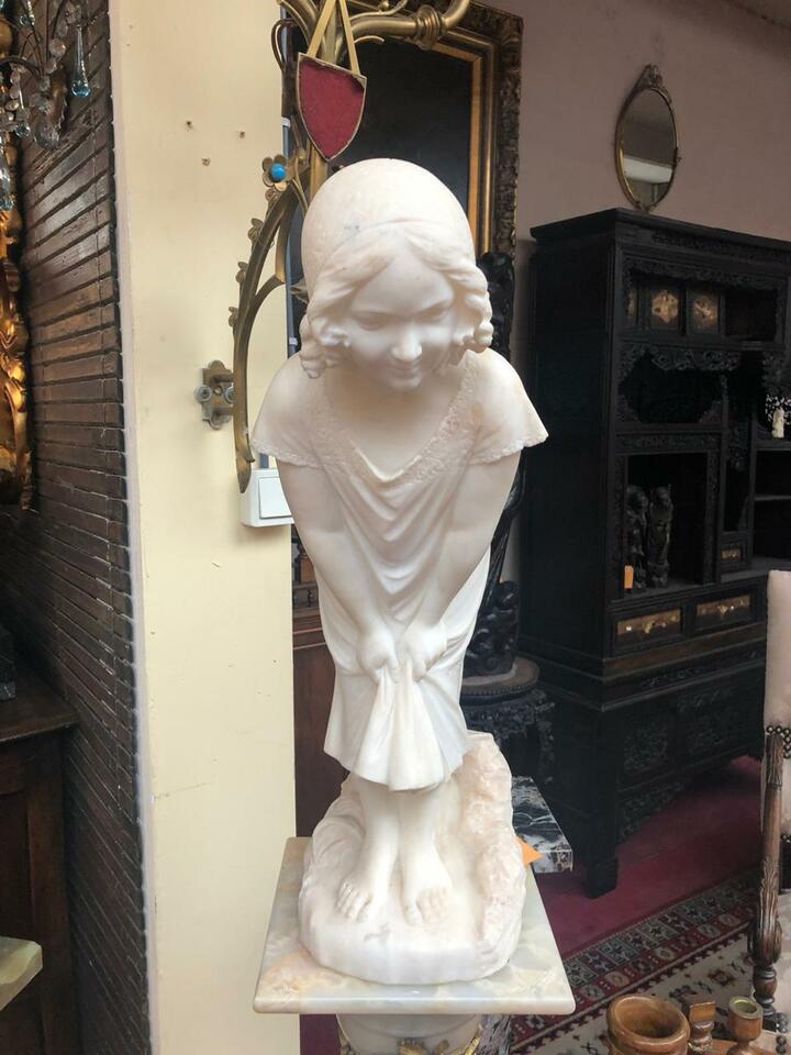 Скульптура мраморная старинная