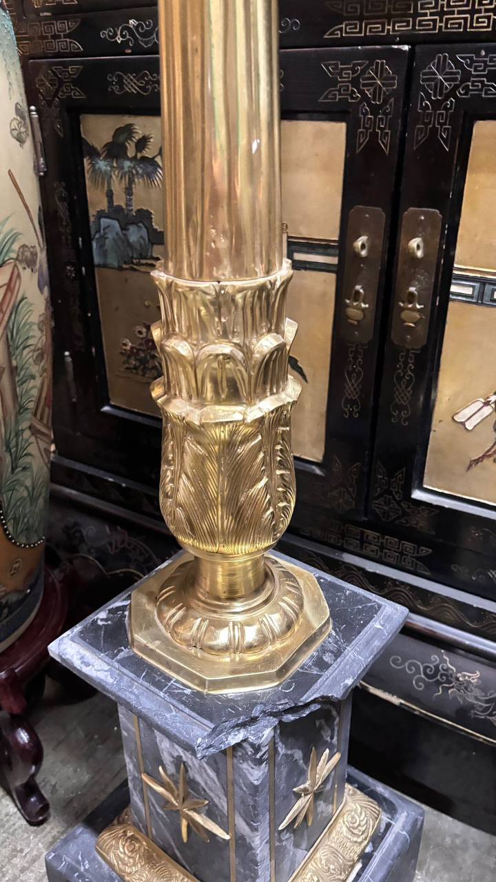 Постамент/подставка/колонна в стиле Людовика XVI