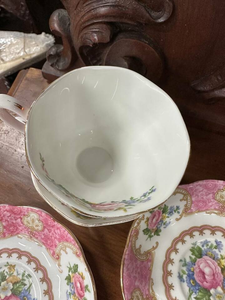 Чайная пара Royal Albert серия Lady Carlyle (3 пары)