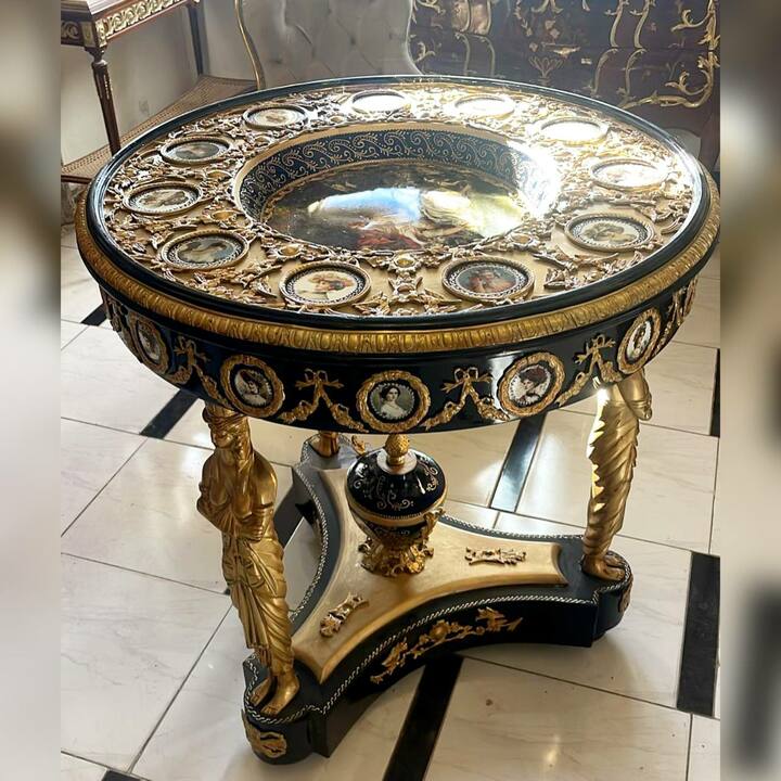 Стол в дворцовом стиле