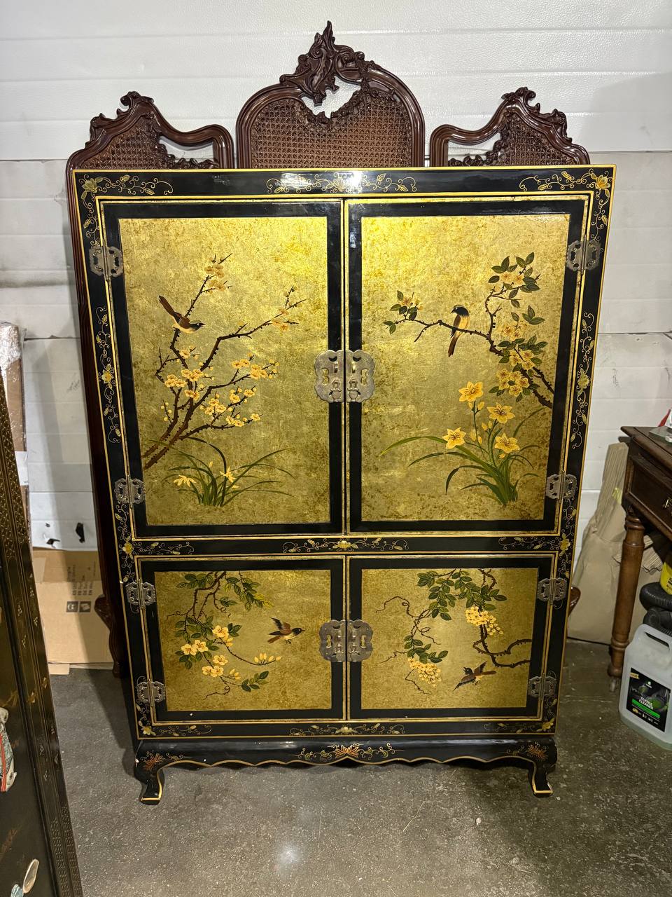 Шкаф в стиле шинуазри