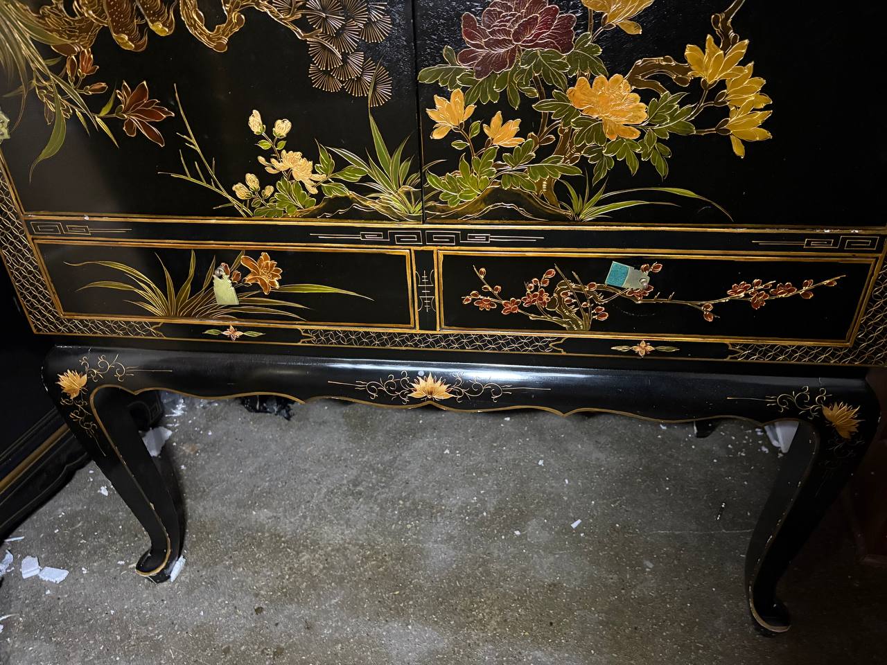 Шкаф в стиле шинуазри